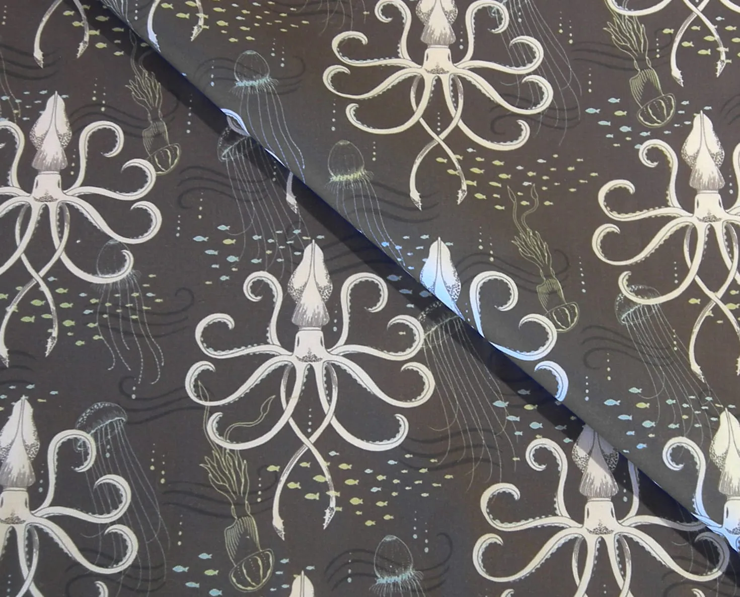 “Ghostly Squid Damask”