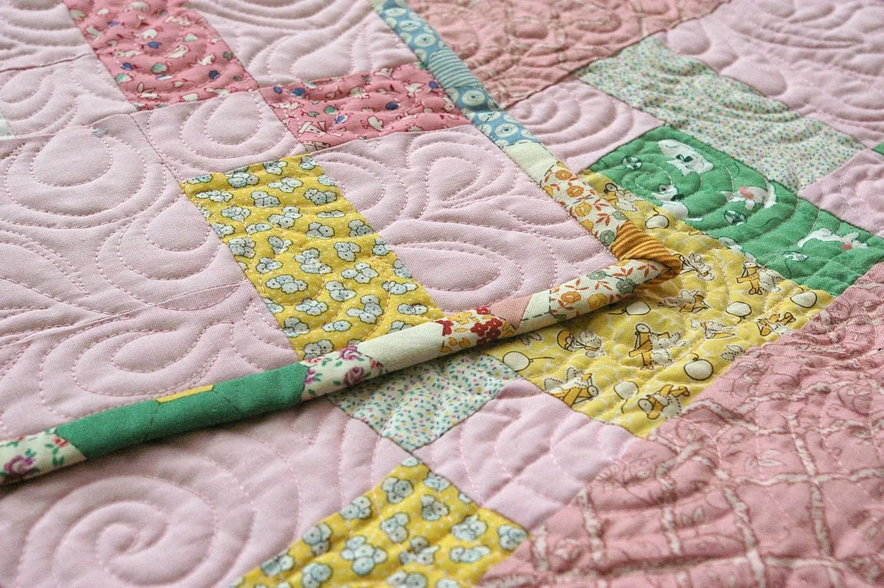 Gorgeous quilting by Pam Biswas, the same talented lady who quilted the Azteca quilt for my Les Amis booth.